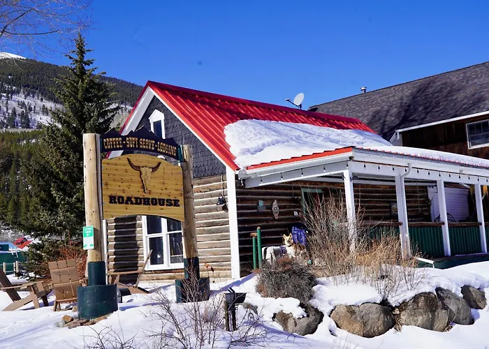 Roadhouse Lodge & Coffee Shop